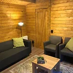 3 Slaapkamer Blokhut Met Opgemaakte Bedden *