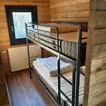 3 Slaapkamer Blokhut Met Opgemaakte Bedden Chalet