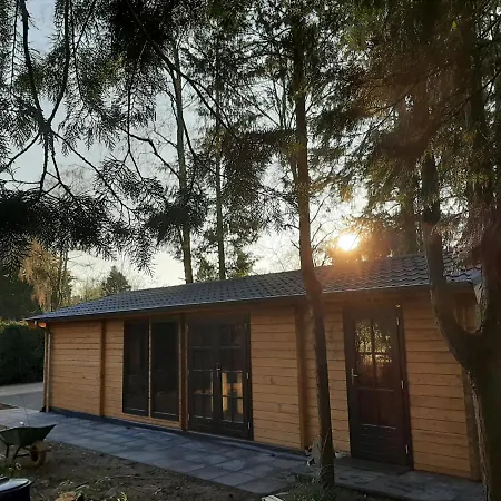 Chalet 3 Slaapkamer Blokhut Met Opgemaakte Bedden *