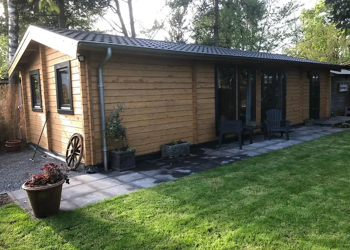 Chalet 3 Slaapkamer Blokhut Met Opgemaakte Bedden *