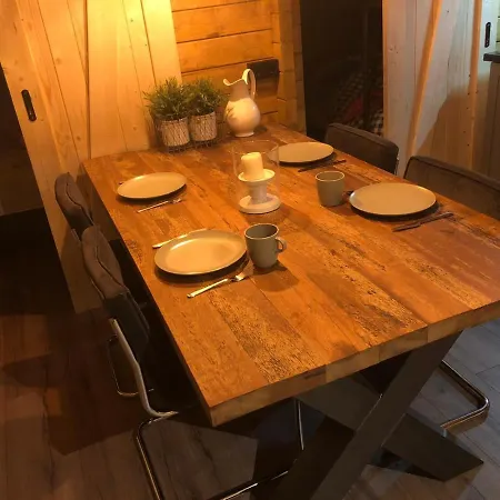 3 Slaapkamer Blokhut Met Opgemaakte Bedden Chalet *