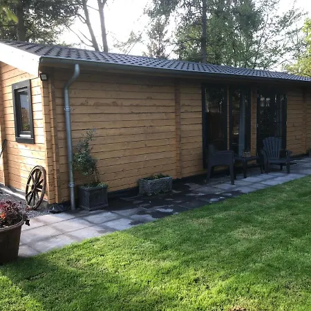 Chalet 3 Slaapkamer Blokhut Met Opgemaakte Bedden *