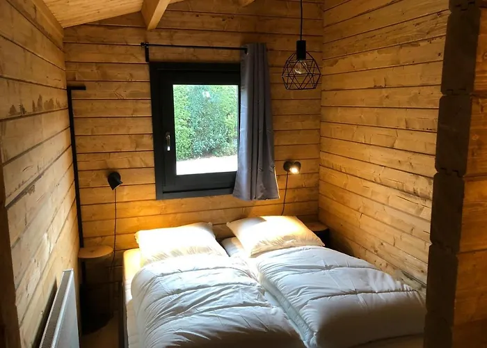 Chalet 3 Slaapkamer Blokhut Met Opgemaakte Bedden Putten