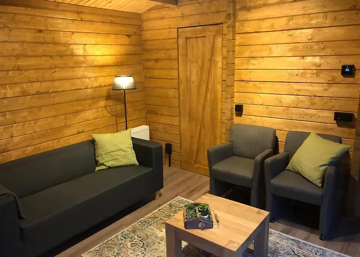 3 Slaapkamer Blokhut Met Opgemaakte Bedden *