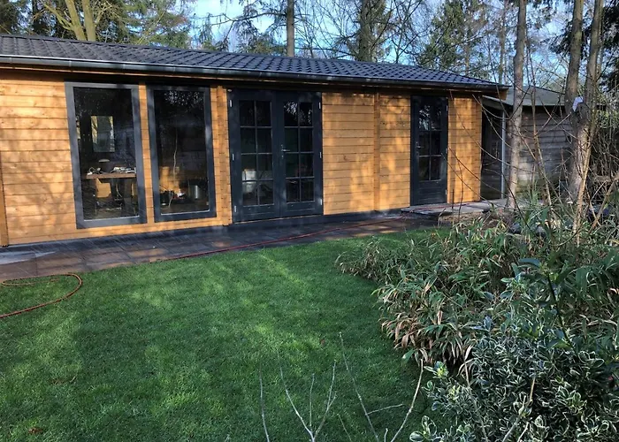 3 Slaapkamer Blokhut Met Opgemaakte Bedden Chalet Putten