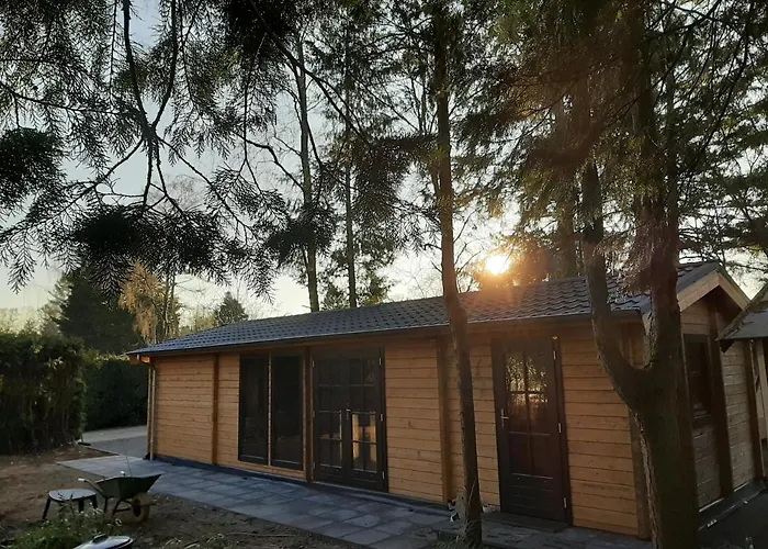 Chalet 3 Slaapkamer Blokhut Met Opgemaakte Bedden *