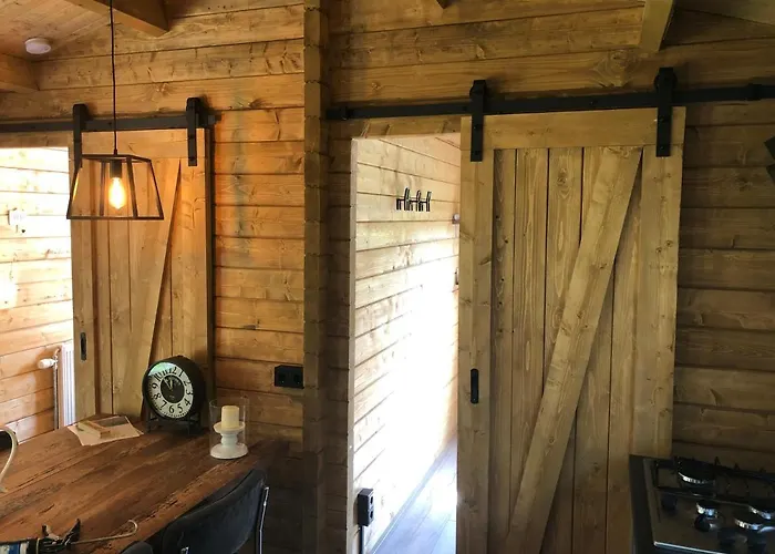 3 Slaapkamer Blokhut Met Opgemaakte Bedden Chalet Putten