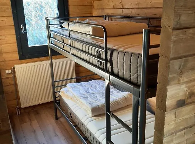 3 Slaapkamer Blokhut Met Opgemaakte Bedden Chalet